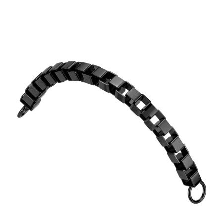 Czarny łańcuszek box chain jako łącznik do kolczyków, idealny do nostrila, concha czy helixa. Szerokość 2 mm, otwór 1,8 mm. Wykonany ze stali chirurgicznej 316L z trwałą powłoką PVD — stylowy i wytrzymały dodatek.