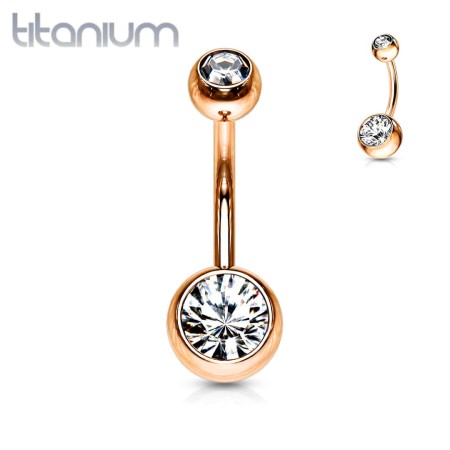 Tytanowy kolczyk do pępka rose gold — lekki, hipoalergiczny i trwały. Idealny do świeżych przekłuć dzięki dłuższemu pręcikowi 12 mm. Połączenie medycznej jakości i subtelnej elegancji w nowoczesnym, kobiecym odcieniu różowego złota.