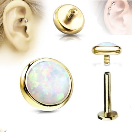 Tytanowy złoty labret z białym opalem, gwint wewnętrzny, powłoka PVD. Nakrętka 3 lub 4 mm z potrójnym uchwytem. Idealny na świeże przekłucia i alergików. Pasuje do helix, lobe, conch i piercingu wargi.