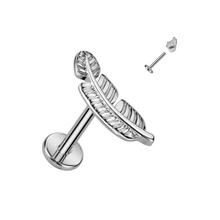Tytanowy labret z misternym piórkiem 11,2 mm, hipoalergiczny i trwały. Idealny do helix, lobe, tragus. Połączenie elegancji, wytrzymałości i komfortu dla wrażliwej skóry. Subtelny, ponadczasowy dodatek do piercingu.