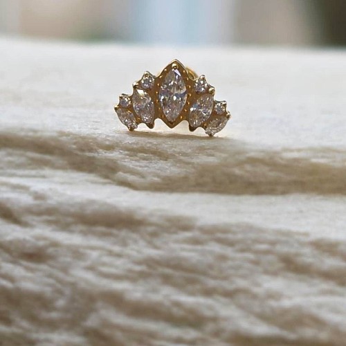 Przejdź do produktu Tytanowy labret Gold Queen Crown