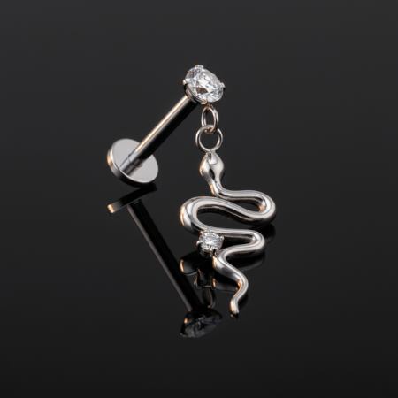 zawieszką w kształcie kryształowego węża o długości 15,4 mm