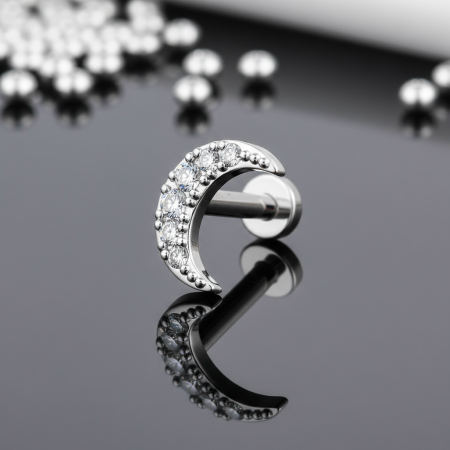 Delikatny labret z księżycem zdobionym 6 białymi cyrkoniami, wysokość 6,4 mm.