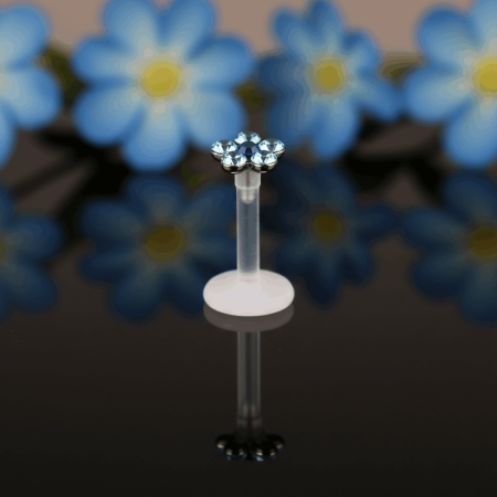 Labret z bioflexu Blue 5 Gem – delikatny i elastyczny kolczyk z błękitnym kwiatkiem.