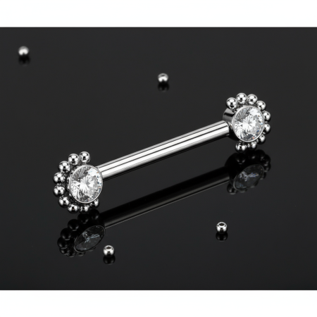 Tytanowy kolczyk do sutka z białymi cyrkoniami Cubic Zircon i koralikowym wzorem.