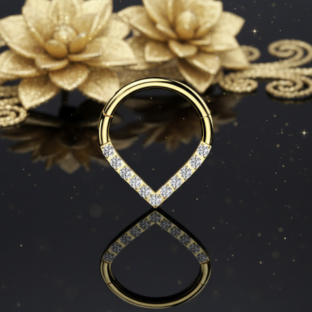 Kolczyk ozdobiony jest rzędem cyrkonii (Cubic Zircon) w owalnym, wydłużonym kształcie