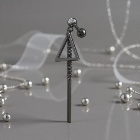 Czarna sztanga do ucha z zawieszką Triangle Dangle