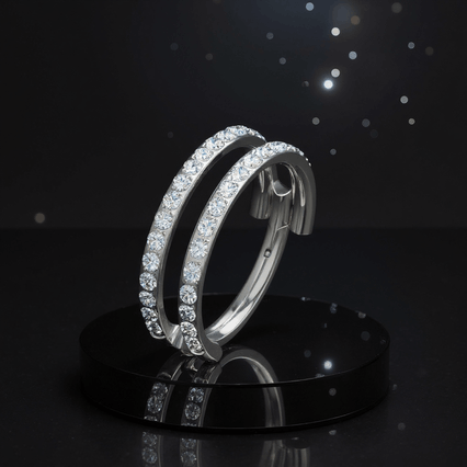 Dostępny w dwóch średnicach: 8 mm i 10 mm, by idealnie dopasować się do Twojego stylu i anatomii.