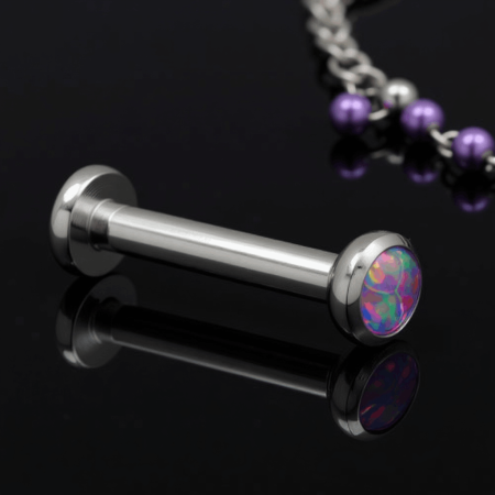 Tytanowy labret z fioletowym opalem