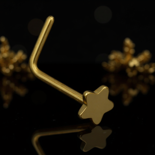 Przejdź do produktu Złoty zagięty kolczyk do nosa z gwiazdką