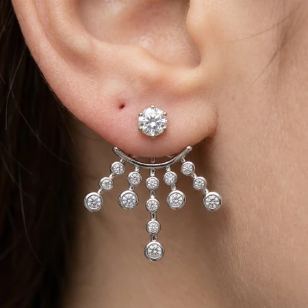 Przywieszka na kolczyk do ucha typu ear jacket. Ozdobę można założyć na kolczyk typu labret, sztanga lub tradycyjny kosmetyczny kolczyk o maksymalnej grubości 1.2 mm.