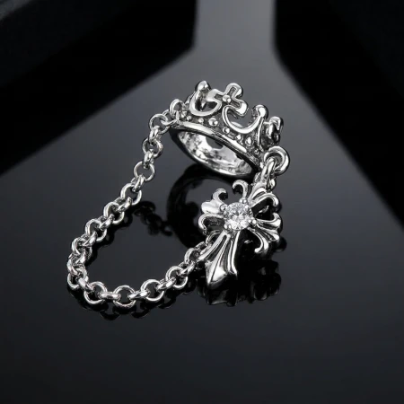 Nausznica earcuff cross z łańcuszkiem