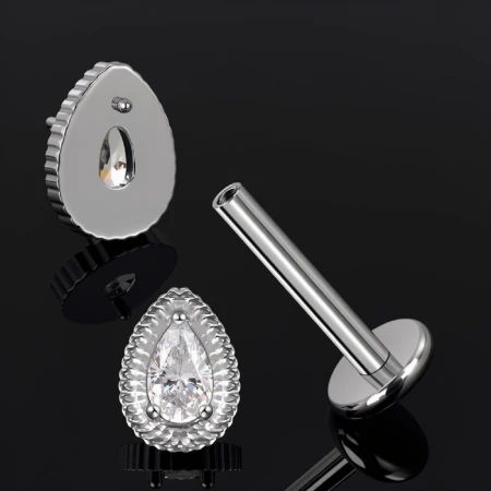 Labret Hindu Drop Crystal zachwyca ozdobą w kształcie gruszki, w której centralne miejsce zajmuje błyszcząca, biała cyrkonia. Karbowane wykończenie oprawy nadaje całości oryginalnego charakteru.