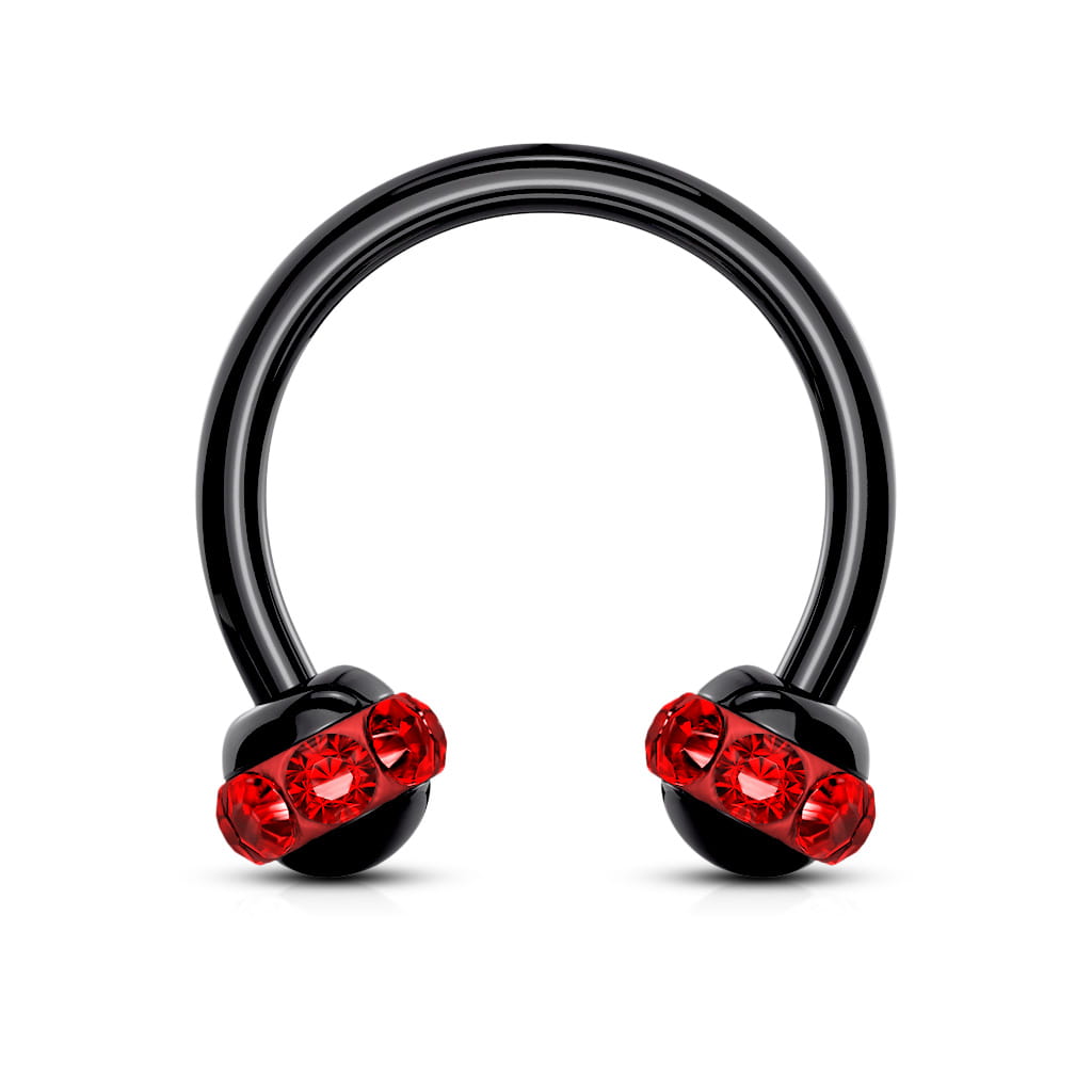 Czarna podkówka z czerwonym paskiem kryształków wokół kuleczek. Wykonana ze stali chirurgicznej 316L z powłoką PVD. Idealna do septum, daith i smiley. Gwint zewnętrzny.