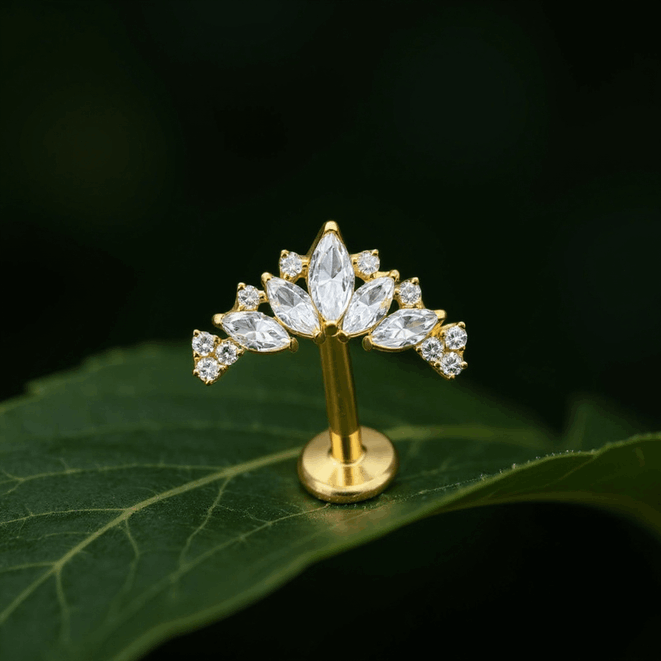 Powłoka:  złota PVD, co zapewnia trwałość oraz odporność na zarysowania, a także hipoalergiczność.